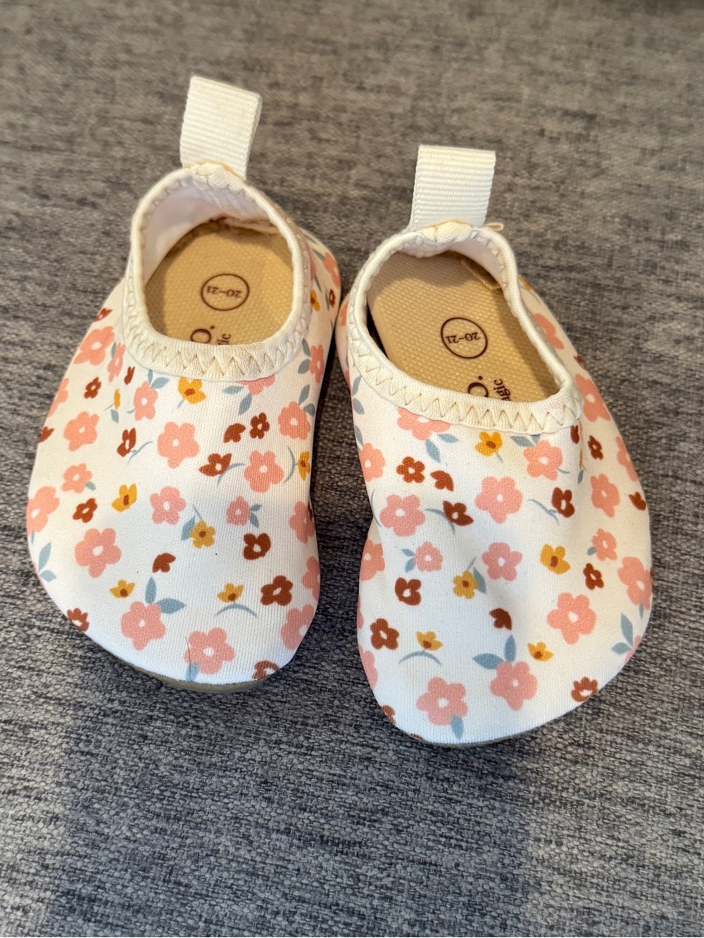 Baby Floral Slip-On Soft Shoes in White and Pink